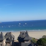 la mer aux pieds des maisons